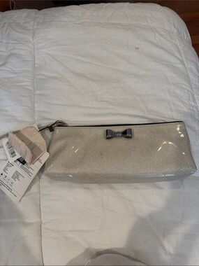 Kensie Glitter Bow Zip Wristlet with Charger - Cream